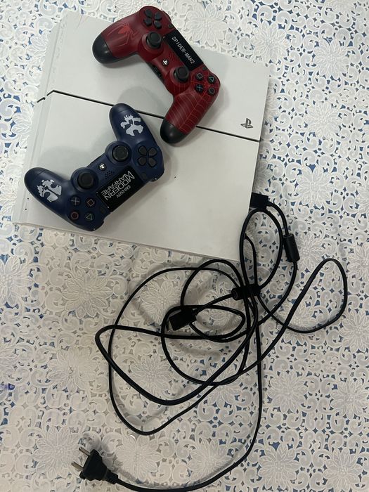 Play Station 4 jyostiklari bilan