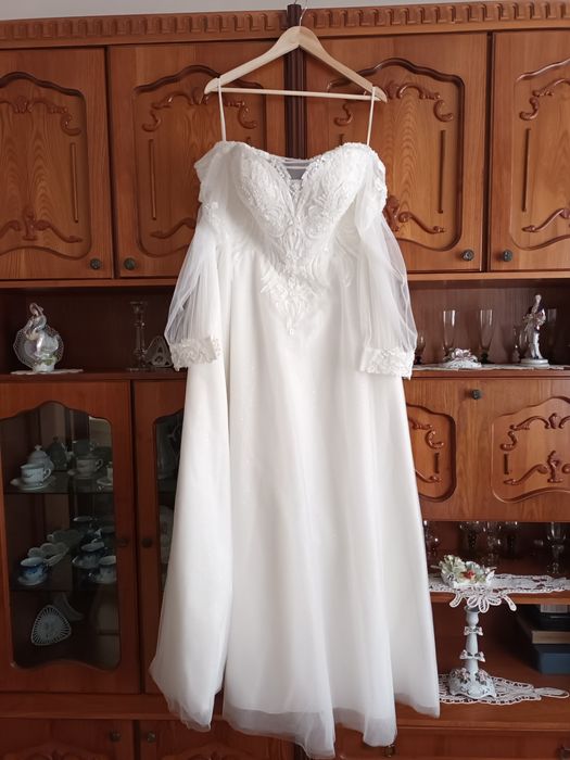 Rochie mireasa  + cerc si voal