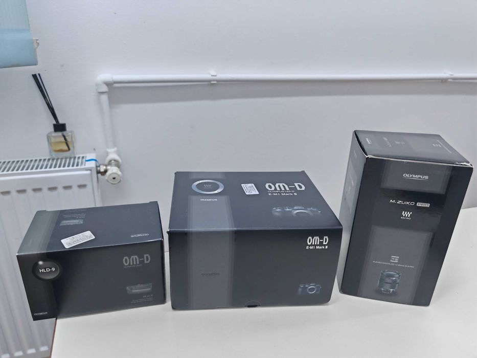 Camera Olympus OM-D E-M1 mark III Grip obiective 7-14 Pro 100-400is 75