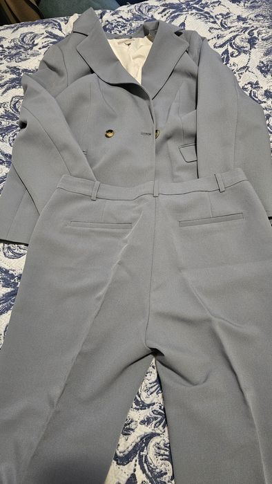 Дамски костюм - сако и панталон