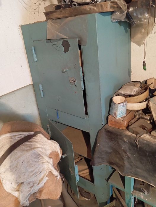 Сейф металлический