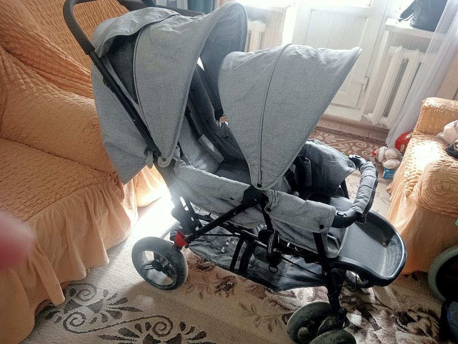 Продаю коляски 2 место