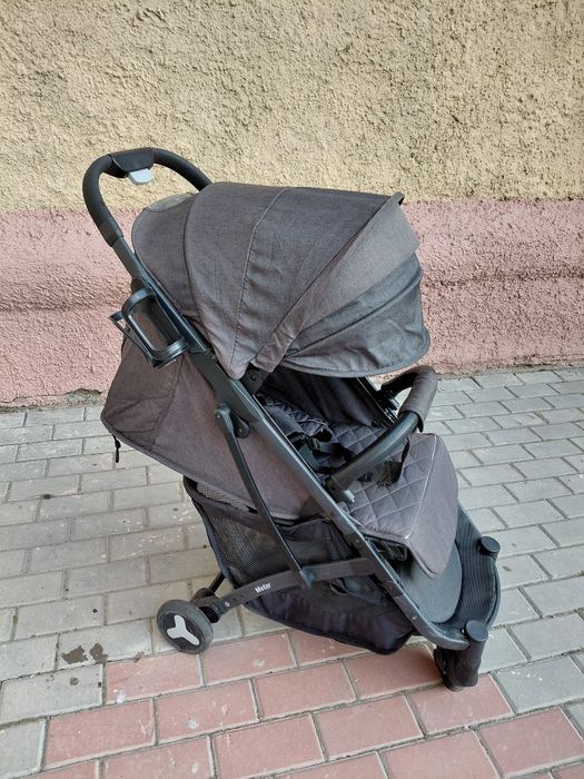 Детская прогулочная коляска
