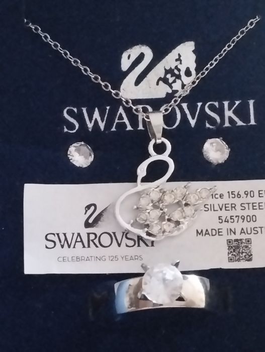 Vând set Swarovski