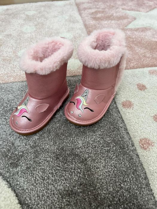 Чисто нови топли ботушки