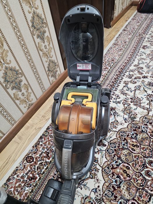 Продаётся пылесос LG kompressor