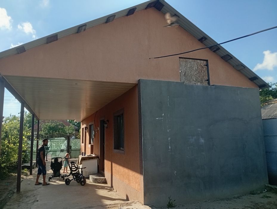 Vând casă cu teren 800 mp situată în localitatea Vadu pașii