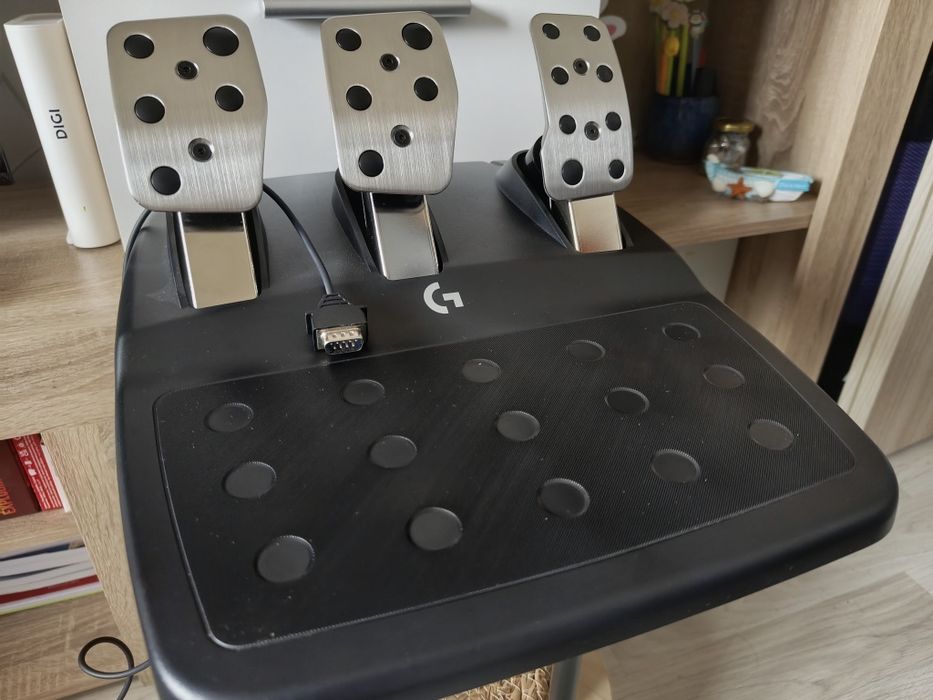 Set Volan Logitech G923 Trueforce + Schimbător viteze Logitech Driving Force