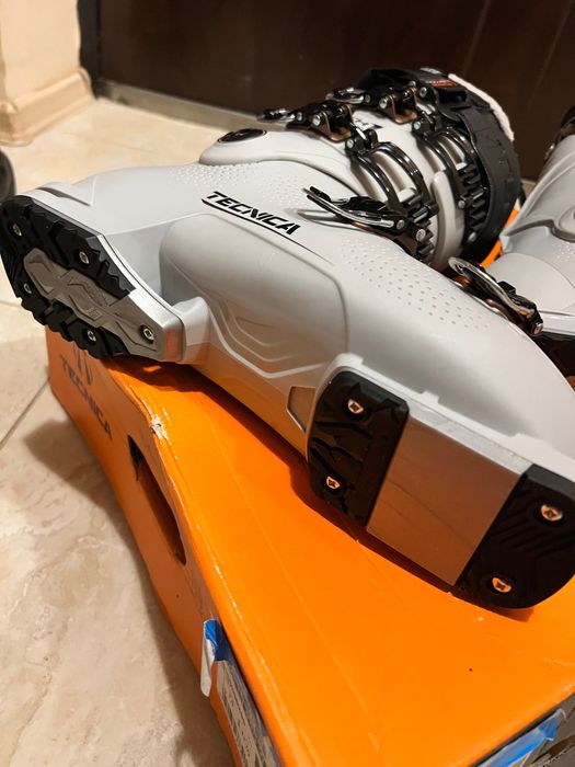 Продавам ски комплект: Ски Völkl & Ски обувки Tecnica Mach 1 LV Pro W