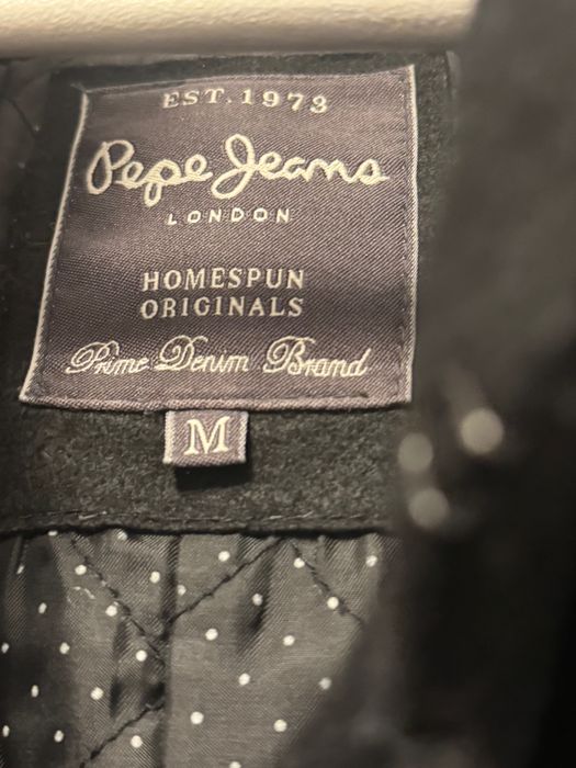 Продавам елегантно мъжко палто Pepe Jeans