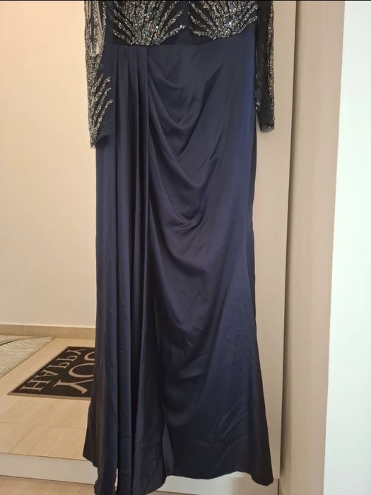 Rochie lungă de seară bleumarin, elegantă, cu paiete și mâneci transparente, mărimea 46