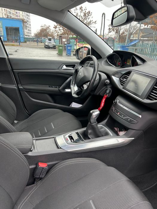 Peugeot 308 SW 1.6 HDi, alb perlat, revizii la zi