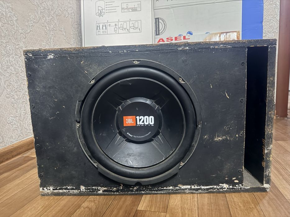 Продаётся JBL 1200 Watts