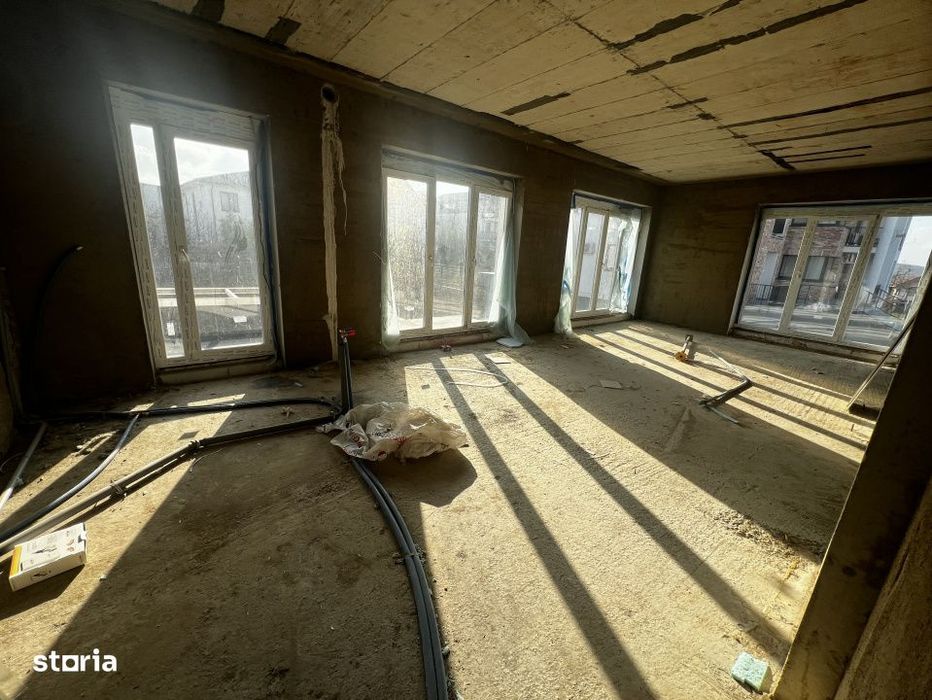 Apartament de 4 camere, 100 mp, 50 mp terasa, Europa — fotografia 1