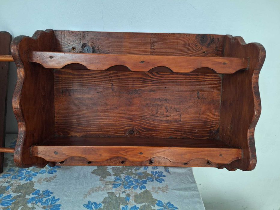 2 etajere rustice din lemn de brad