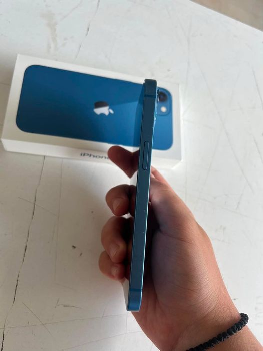 Телефон Iphone 13