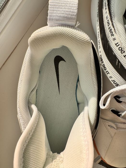 Кроссовки Nike продам новые