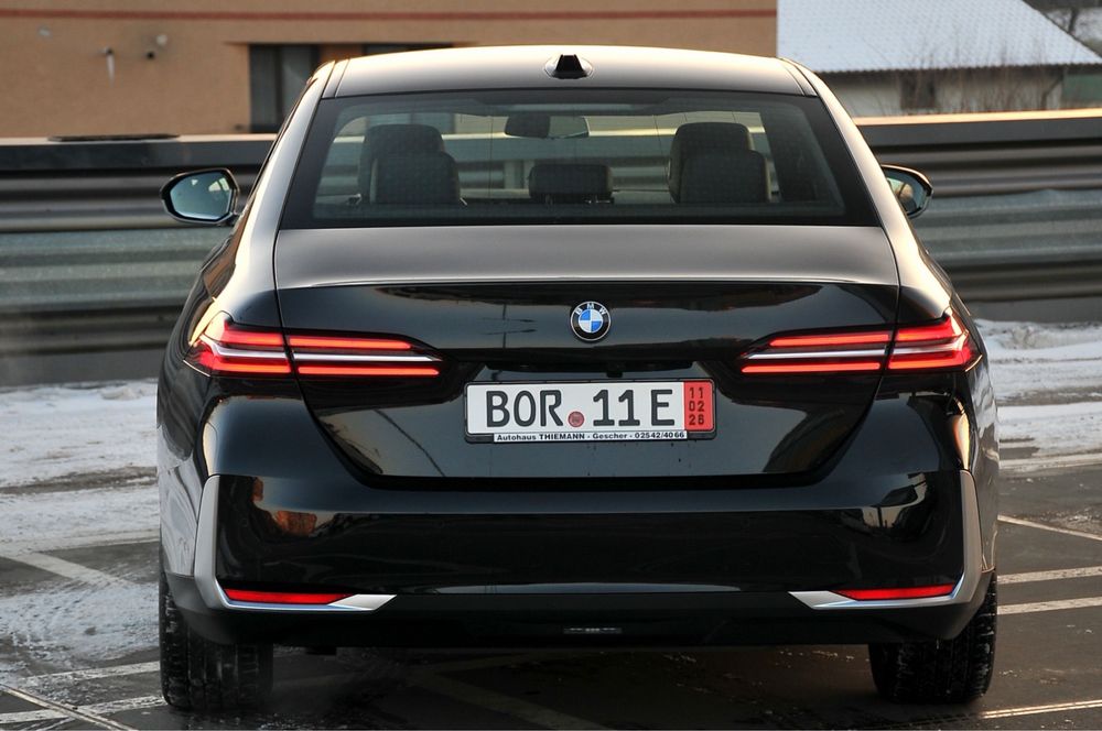 BMW 520i 208cp G60 2024 GARANTIE2027/ACC+LineAsist/HeadUp/360”/60000km