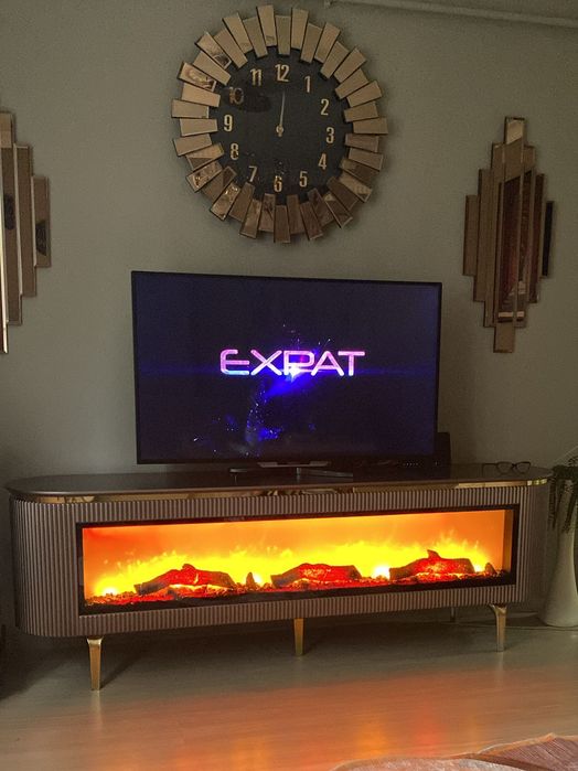 Стилен смарт ТВ шкаф