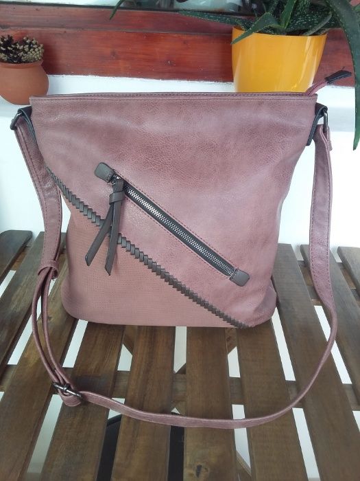 Две дамски чанти с дълга дръжка -15 лв