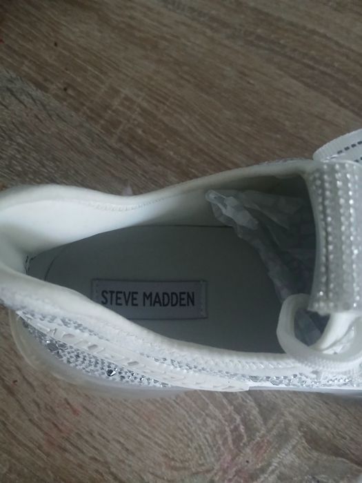 vând steve madden