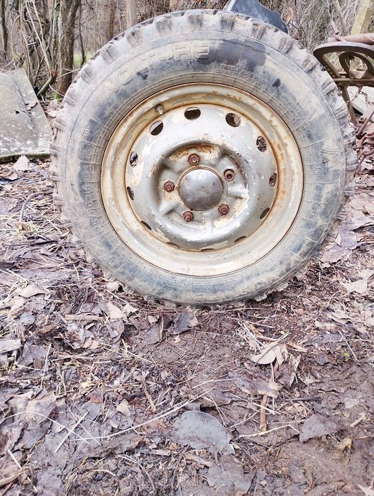 Гуми за Лада нива