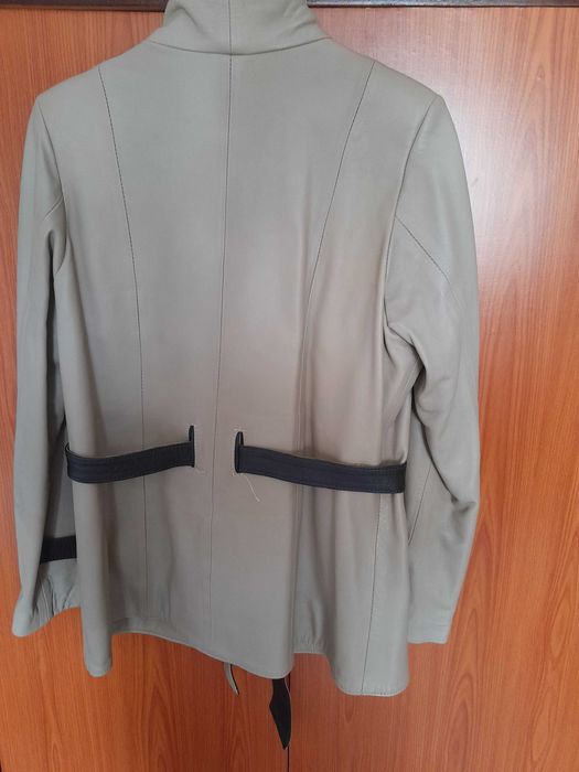 Jacheta piele bej, marime 50, fabricata de firma Ariela Sebis