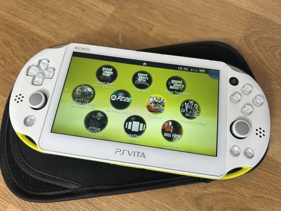 PS Vita Slim modată — cadou perfect, jocuri incluse | Japonia