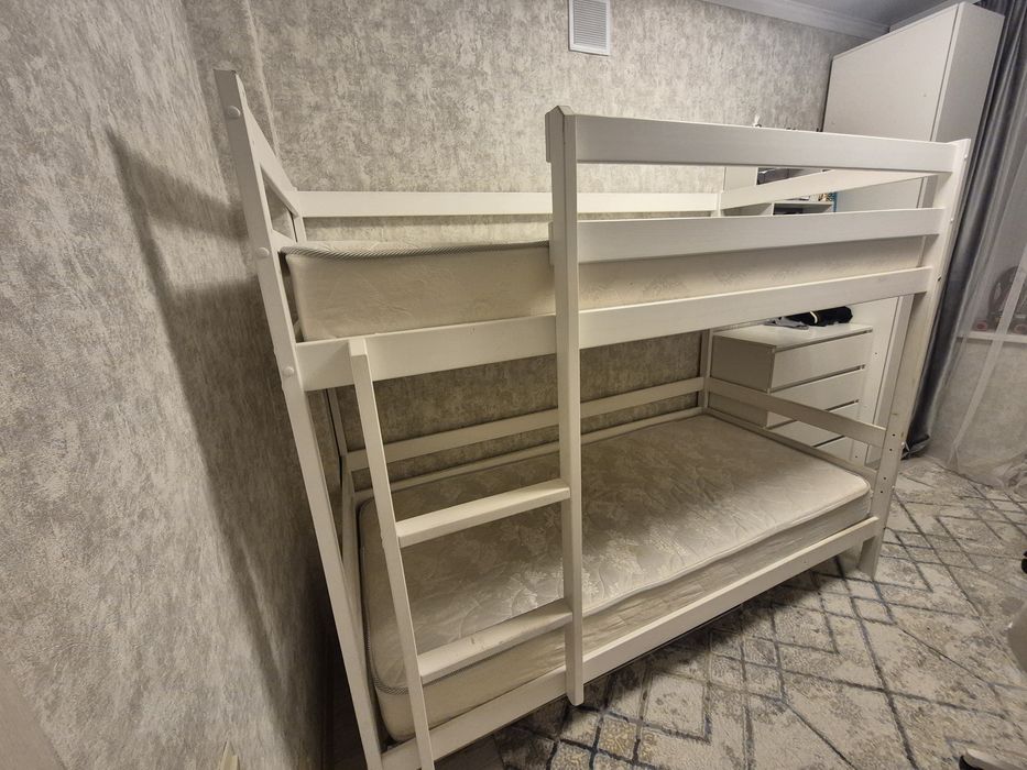 Кровать двухъярусная