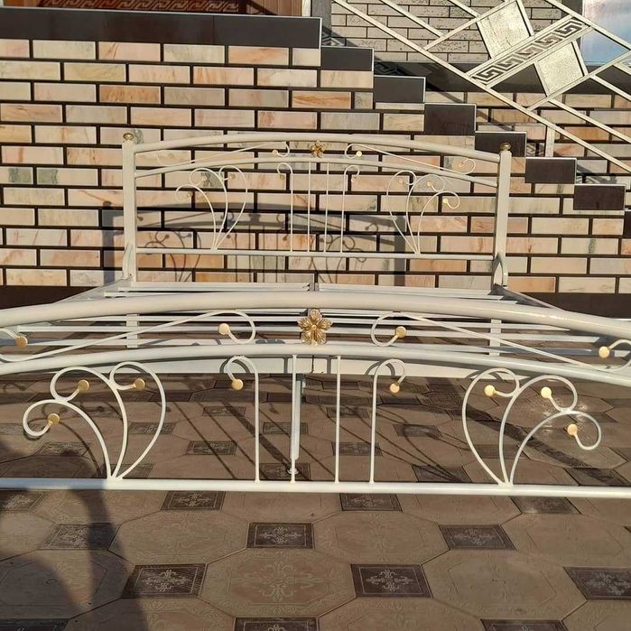 Двух спальная кровать железная