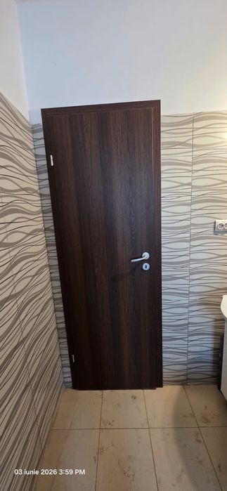 300 lei! Vând 3 foi de uși f bune cele din poze, cu 45 mp de parchet scos și băgat în saci!