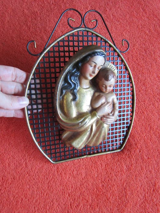 cadou rar Fecioara Maria cu pruncul decoratiune handmade Germania 1980