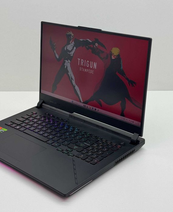 Asus ROG Strix Scar 17 — Ryzen 9 7945HX / RTX 4090 16GB / DDR5 32GB /