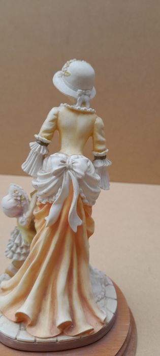 Statueta din rășină