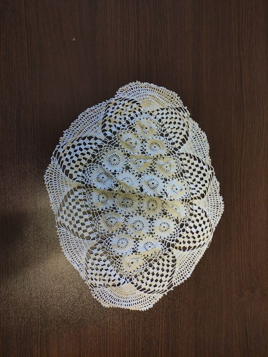 Стари  ръчно плетени покривки и декорации