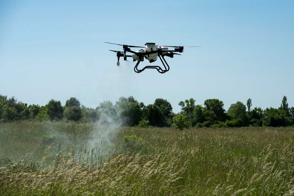 Drone agricole ABZ L30 pulverizare pentru irigatii, aplicare pesticide