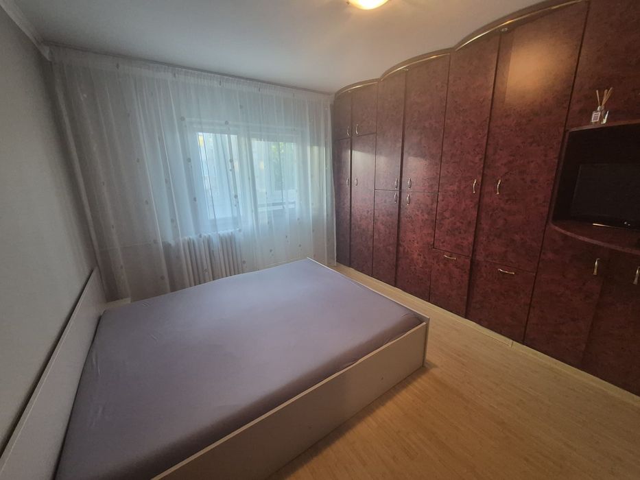 Închiriez apartament cu 3 camere
