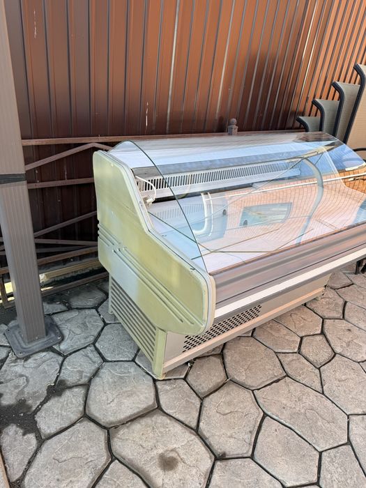 Продам витринный холодильник