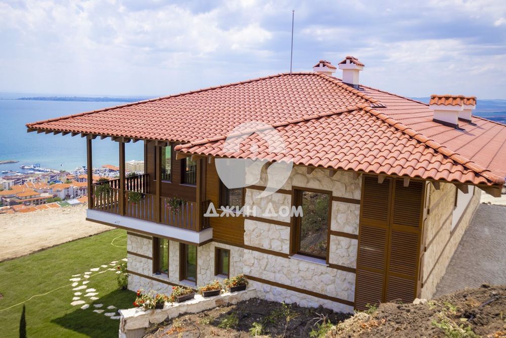 Продава се Къща в Свети Влас - 301 кв.м за 3002 €/кв.м - Снимка #1