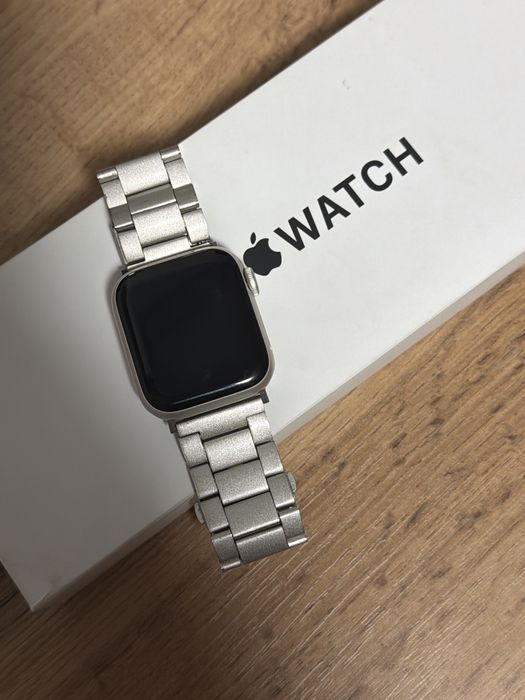Продам apple watch SE