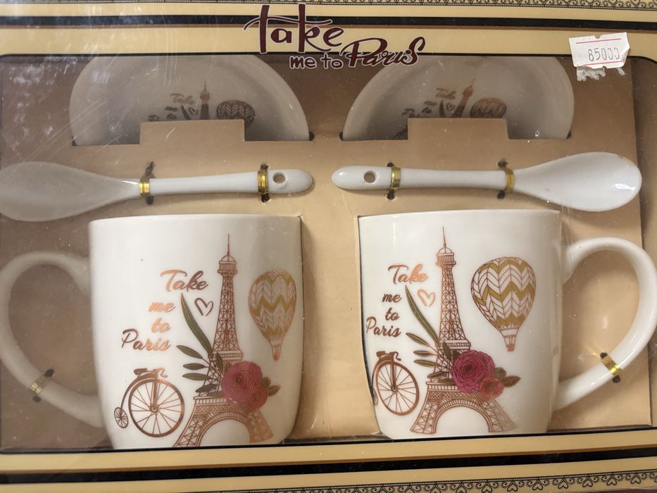 Комплект из двух чашек, тарелочек и ложек