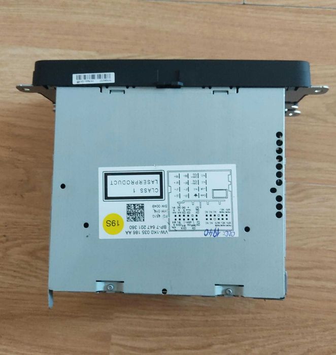 Radio CD VW Golf 5 Passat B6 Touran Blaupunkt 1K0 035 186 AA RCD 300 Cod Inclus