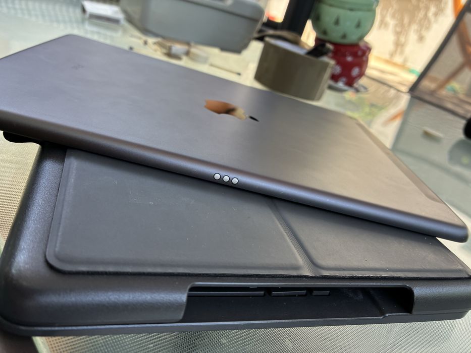 IPad 7 ca nou cu tastura Logitech