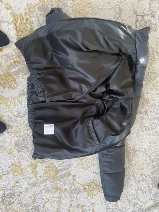 Куртка Prada в отличном состоянии