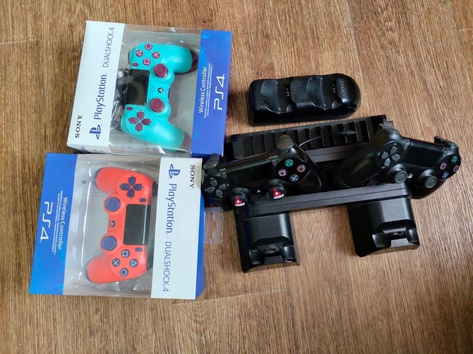 Продам Playstation4 slim CUH-2208B