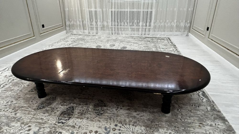 Овальный стол