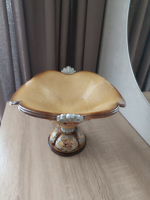 Конфетница на ножке