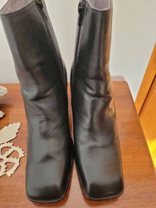 Vind botine din piele naturala .