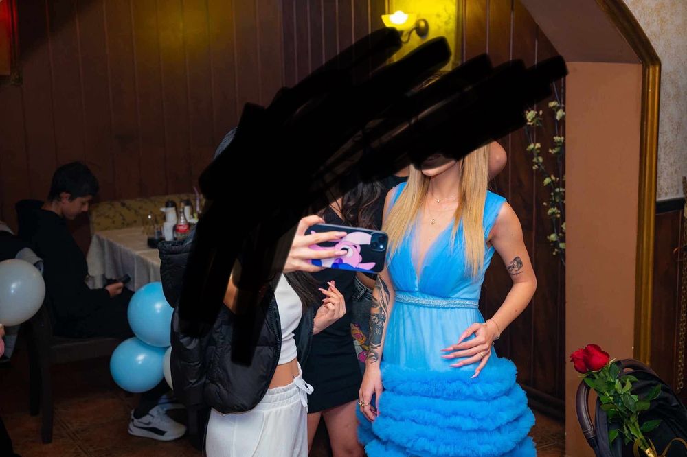 Продавам рокли дамска хс и децка рокля за 4 годишно момиченце