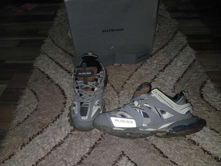 Balenciaga track